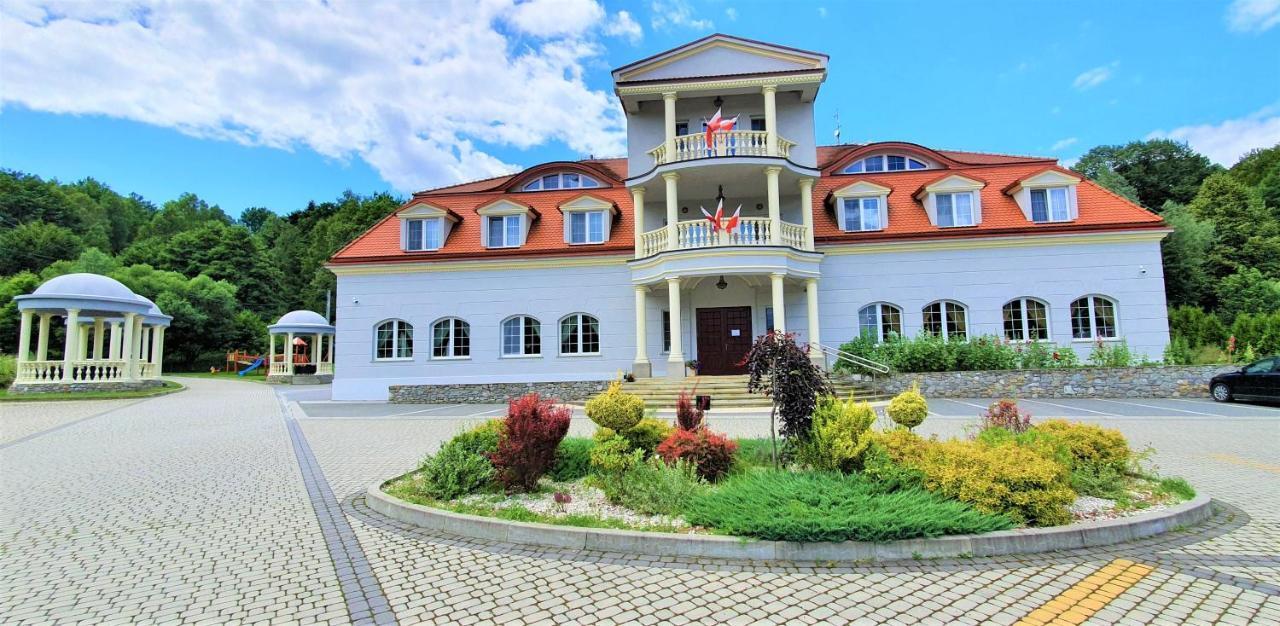 Hotel Dwor Maria Antonina Strzyżów Exterior foto